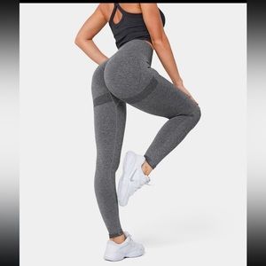 HALARA Seamless flow high waisted butt lifting leggings size Medium